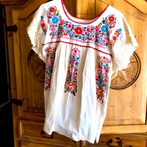 “Cinco de Mayo” blouse. Size fits  L - XL.